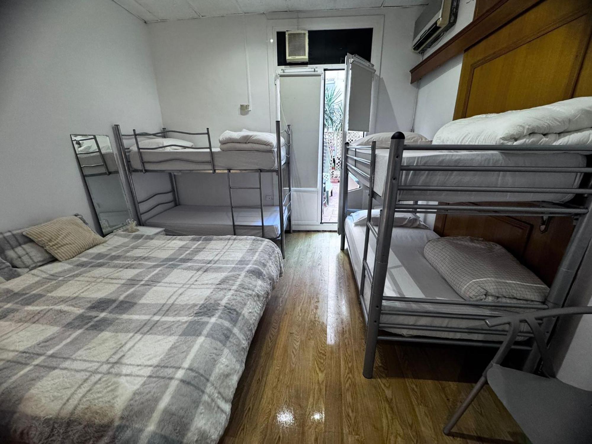 Habitacion Para Grupos Y Familias Hasta 8 Barcelona Ngoại thất bức ảnh