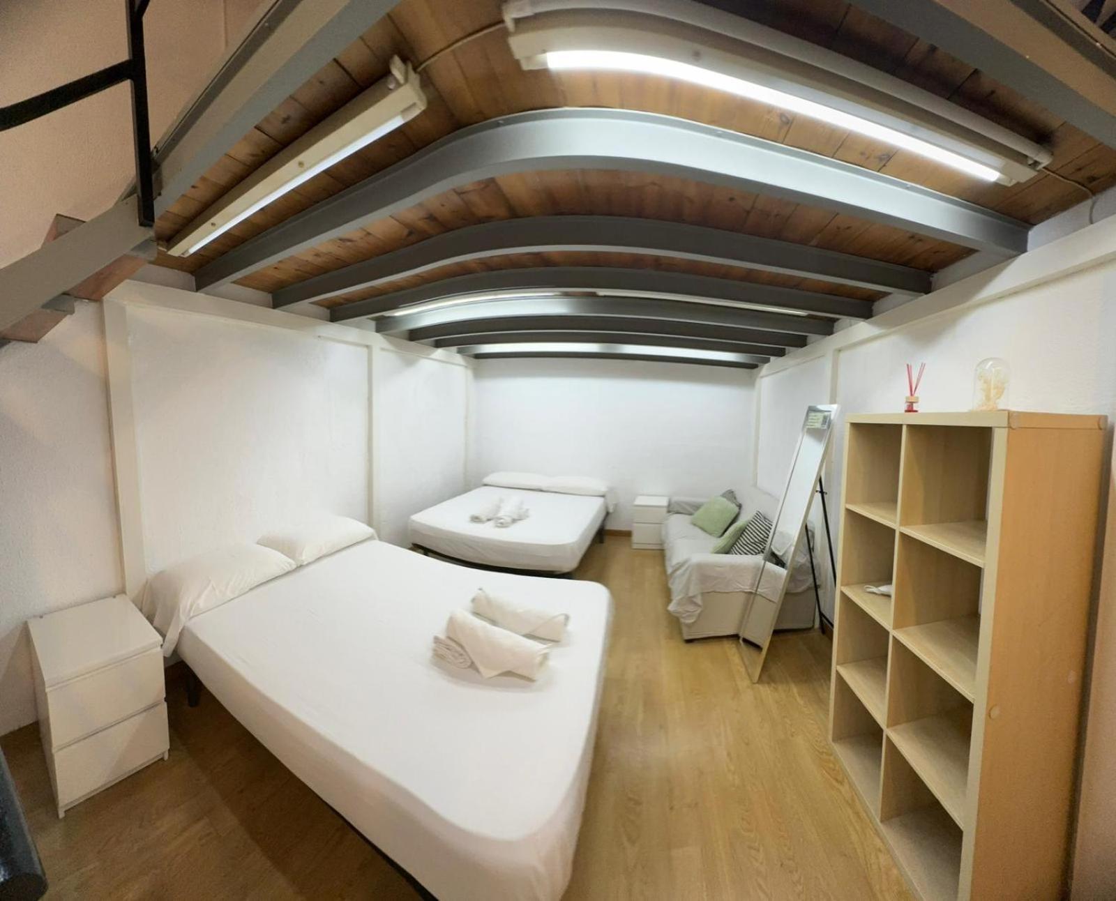 Habitacion Para Grupos Y Familias Hasta 8 Barcelona Ngoại thất bức ảnh